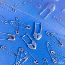 Load image into Gallery viewer, Pampered Padlock - Blue earring B011
