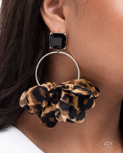 Load image into Gallery viewer, Charming Cheetah - Black post earring A096
