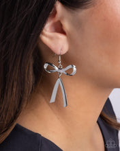 Load image into Gallery viewer, Dapper Delivery - Silver earring E041
