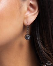 Load image into Gallery viewer, Refulgent Reformation - Green necklace E055
