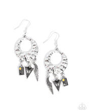 Load image into Gallery viewer, Alternative Angel - Black earring D042

