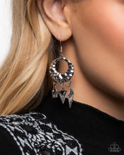 Load image into Gallery viewer, Alternative Angel - Black earring D042
