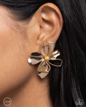 Load image into Gallery viewer, Sweetness and Light - Gold clip-on earring E041
