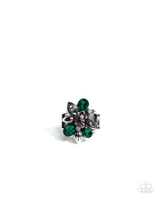 Load image into Gallery viewer, Carefree Corsage - Green ring A041
