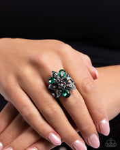 Load image into Gallery viewer, Carefree Corsage - Green ring A041
