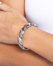 Load image into Gallery viewer, Captivating Curls - Silver bracelet D044
