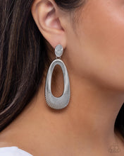 Load image into Gallery viewer, Princess Potential - Silver post earring D010
