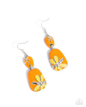 Load image into Gallery viewer, Floral Familia - Orange earring G039
