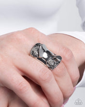 Load image into Gallery viewer, Equestrian Elegance - Silver ring C019
