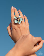 Load image into Gallery viewer, Fast Florals - Blue ring B071
