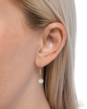 Load image into Gallery viewer, Bouquet Beacon - Gold necklace E041
