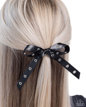 Load image into Gallery viewer, Generous Grommets - Black hair clip E048

