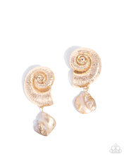 Load image into Gallery viewer, Conch Calypso - Gold post earring D049
