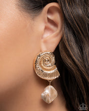 Load image into Gallery viewer, Conch Calypso - Gold post earring D049
