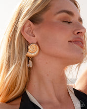 Load image into Gallery viewer, Conch Calypso - Gold post earring D049

