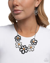 Load image into Gallery viewer, Beau Bouquet - Black necklace C005
