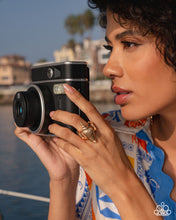 Load image into Gallery viewer, California Conch - Gold ring E074
