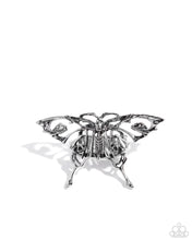 Load image into Gallery viewer, Majestic Moth - Silver ring E049
