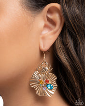 Load image into Gallery viewer, Capricious Crab - Gold earring B100
