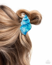 Load image into Gallery viewer, Smooth Seashell - Blue Claw Hair clip B090

