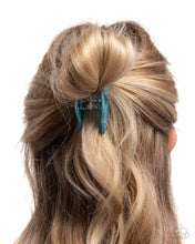 Load image into Gallery viewer, Smooth Seashell - Blue Claw Hair clip B090
