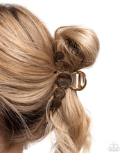 Load image into Gallery viewer, Delightful Discs - Brown Claw hair clip E004(2)
