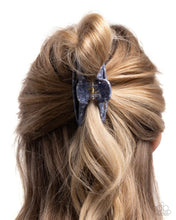 Load image into Gallery viewer, Marbled Model - Silver claw hair clip LOPBOXLR
