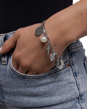 Load image into Gallery viewer, Charm Commitment - White bracelet E044
