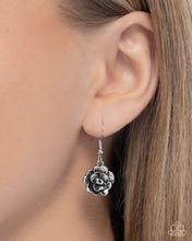 Load image into Gallery viewer, Storyteller Sheen - Silver necklace D076
