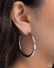 Load image into Gallery viewer, Sleek Selvage - Silver hoop earring C005
