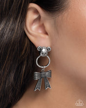 Load image into Gallery viewer, Bear in Mind - Silver post earring F006
