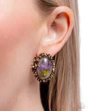 Load image into Gallery viewer, Elaborately Encased - Gold post earring C008
