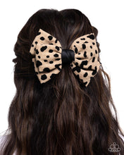 Load image into Gallery viewer, Spotted Showcase - Brown hair clip A061
