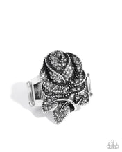 Load image into Gallery viewer, Rosy Residence - Silver ring G048
