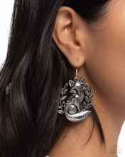 Load image into Gallery viewer, Foxy Fashion - Silver earring B117

