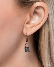 Load image into Gallery viewer, Subtle Selfie - Black necklace MRUS
