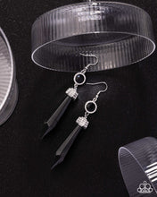 Load image into Gallery viewer, Palatial Pizzazz - Black earring C011
