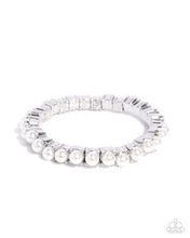 Load image into Gallery viewer, Principal Pearls - White bracelet E027

