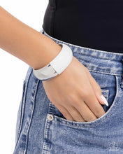 Load image into Gallery viewer, PAINTED PARAMOUNT - WHITE HINGE BRACELET E040
