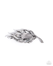 Load image into Gallery viewer, Peacock Pedigree - Green Brooch BOX 16(2)
