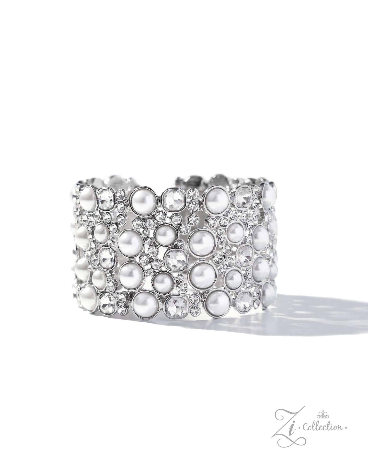 Comfortable Chic - White 2025 ZI bracelet E012