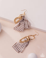 Load image into Gallery viewer, Picnic Pizzazz  - Brown earring 2025 convention Exclusive e084
