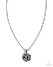 Load image into Gallery viewer, Passionate Petals - Silver necklace A081
