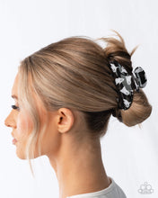 Load image into Gallery viewer, Ghostly Greeting - Black claw Hair clip BOX 20
