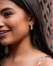 Load image into Gallery viewer, Particular Pearls - Gold hoop earring B003
