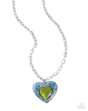 Load image into Gallery viewer, Courting Cache - Green necklace E060
