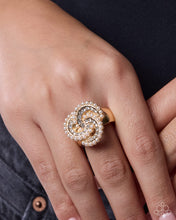 Load image into Gallery viewer, Pearl Punch - Gold RING E103
