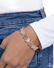 Load image into Gallery viewer, Handcrafted Heartthrob - Rose Gold Bracelet E071
