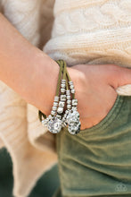 Load image into Gallery viewer, Token Trek - Green bracelet B126
