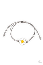 Load image into Gallery viewer, Daisy Little Thing - silver bracelet C033
